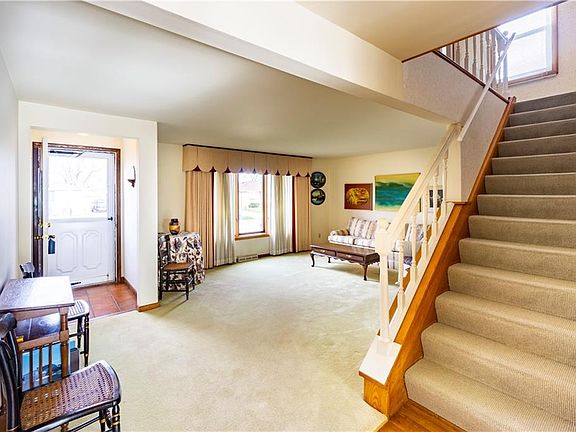 5th image of 125 Goering Ave