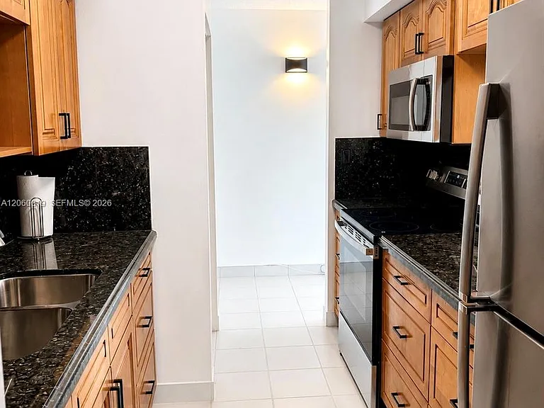 1700 NW North River Dr #106 — Photo 3