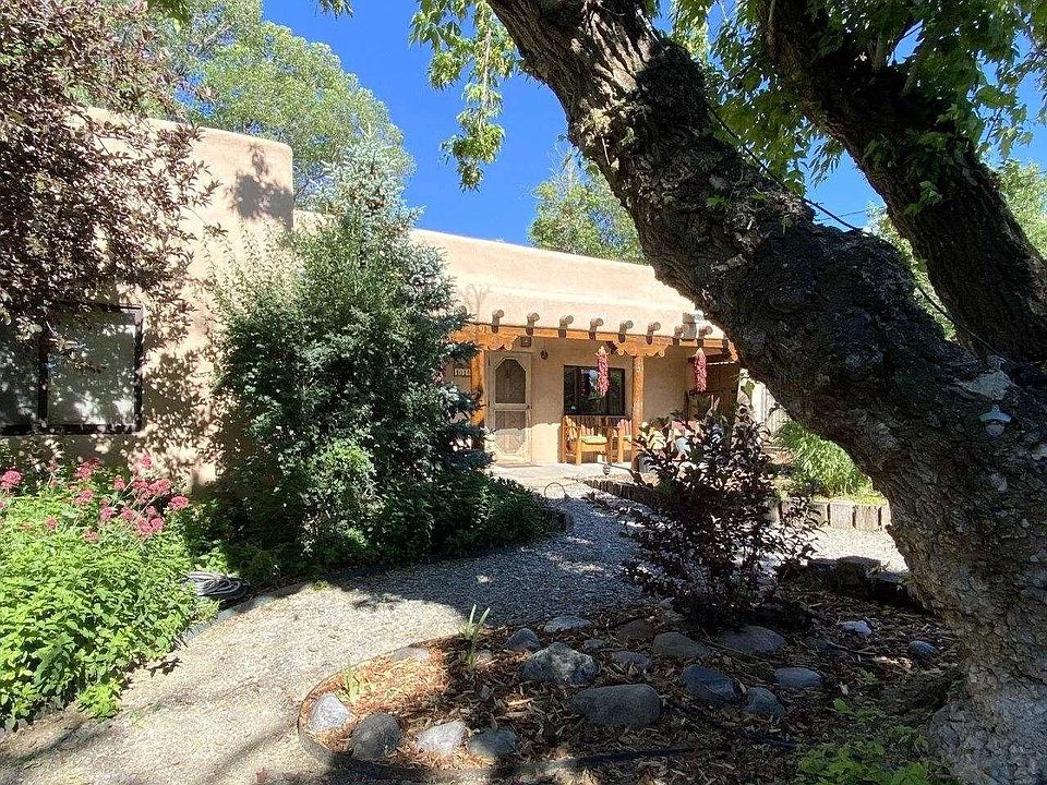 1st image of 401 Camino De La Placita
