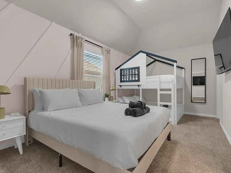 2626 Flat Bush Ave — Photo 32