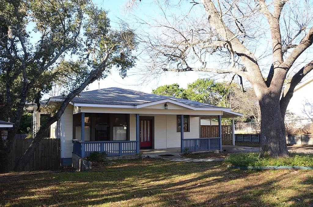 3 bed, 2.0 bath, 1390 sqft, $2,000 — Photo 1