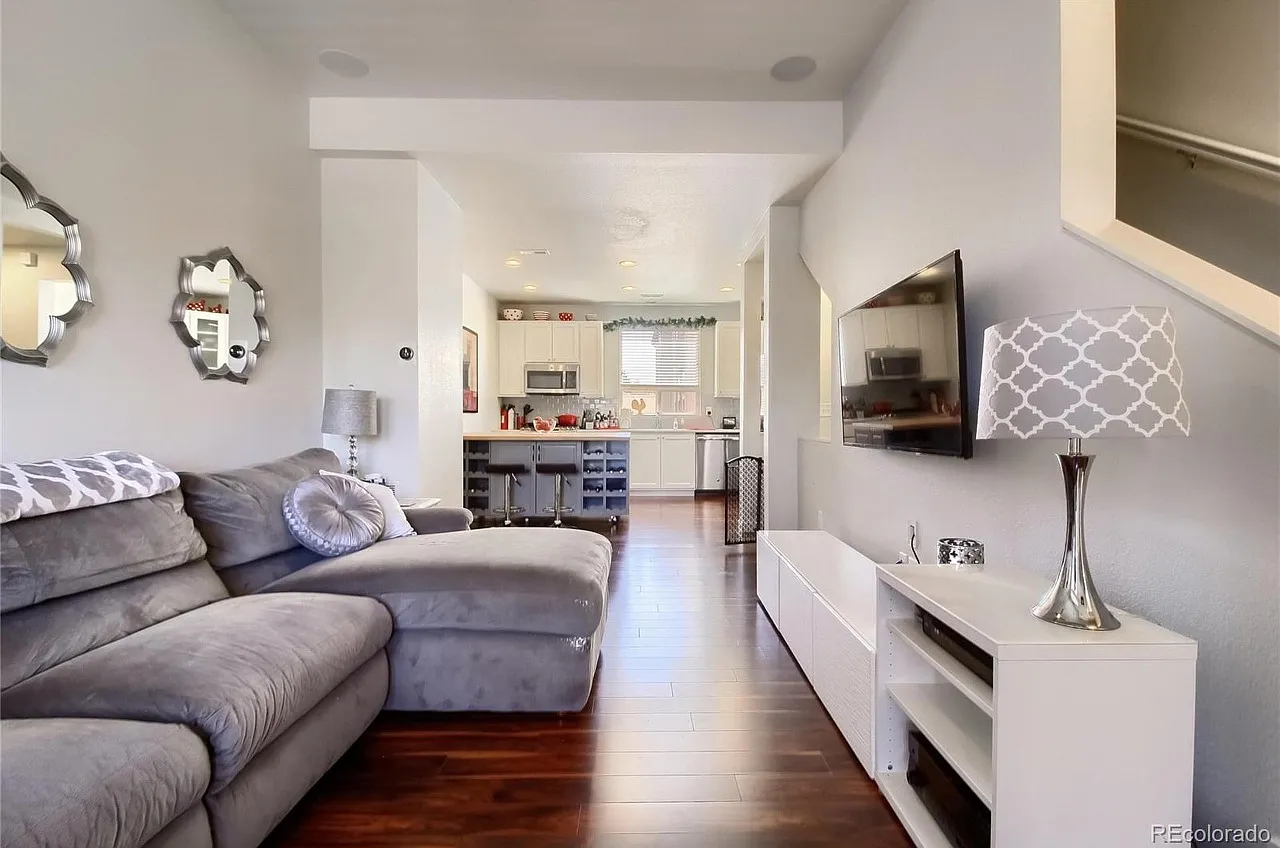 2 bed, 1.5 bath, 1188 sqft, $2,750 — Photo 3
