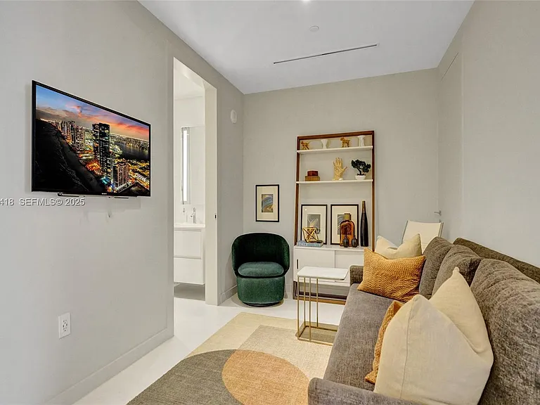 300 Biscayne Blvd #2305W — Photo 18