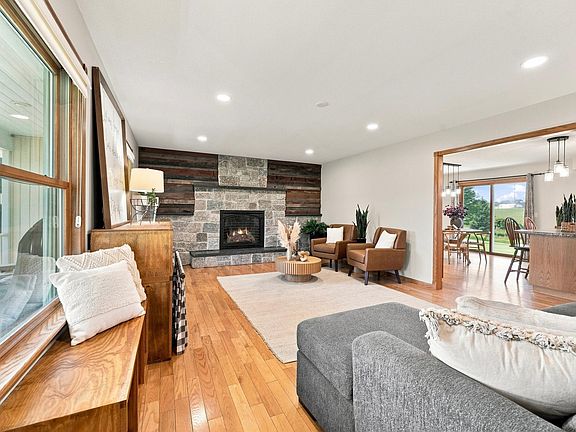 5th image of 3234 Crimson Dr NW