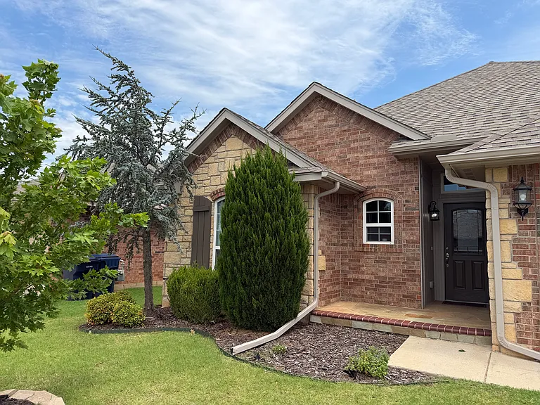 18304 Camborne Ave — Photo 1