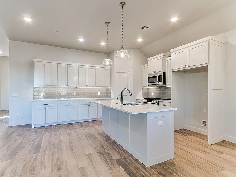 16025 Zamora Ln — Photo 29