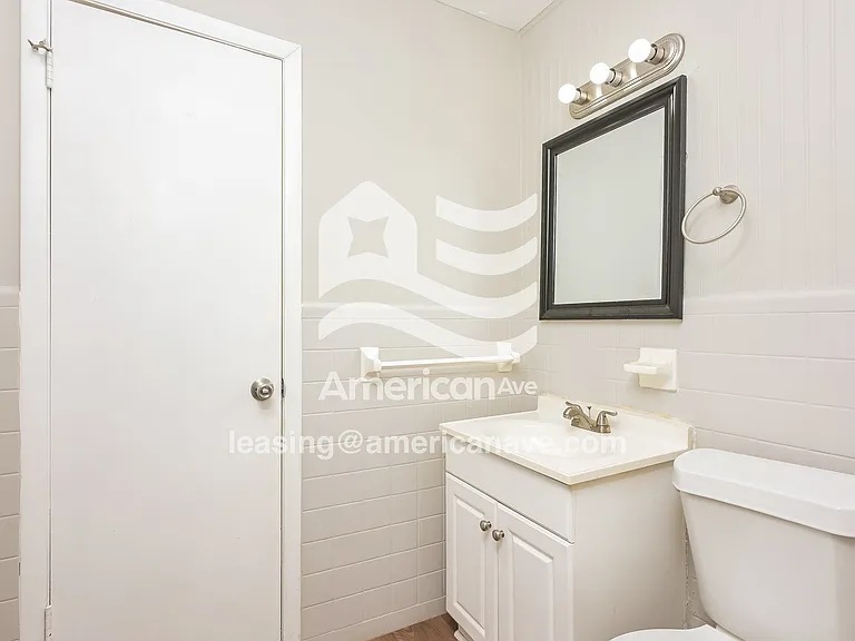1515477_013_bathroom_14.jpg