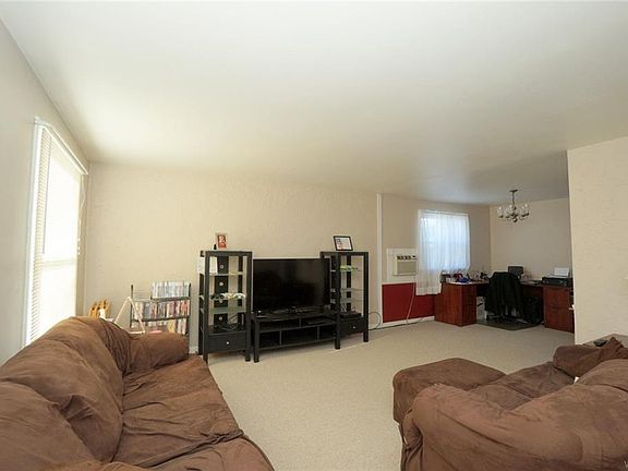 3rd image of 114 Glenhaven Dr