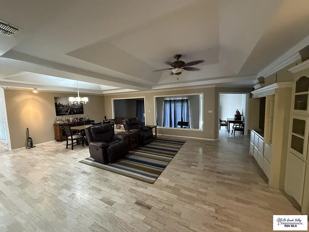 4 bed, 3.5 bath, 3000 sqft, $3,500 — Photo 2