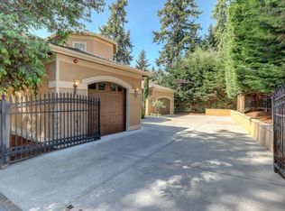 10925 SE Lake Rd, Bellevue, WA 98004
