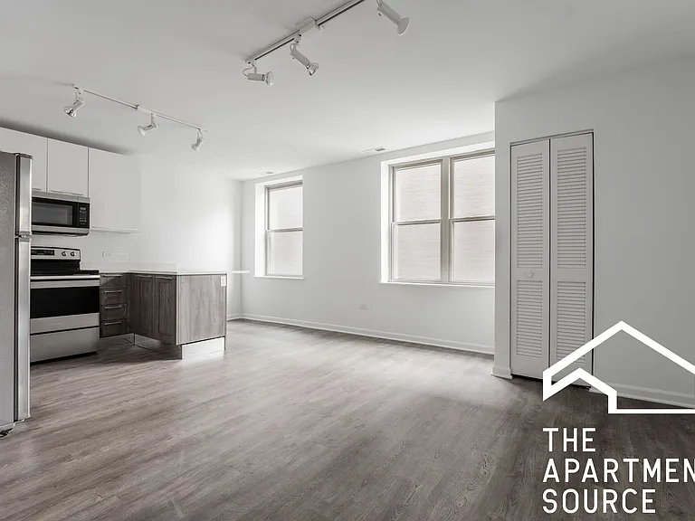 940 W Winona St #505 — Photo 4