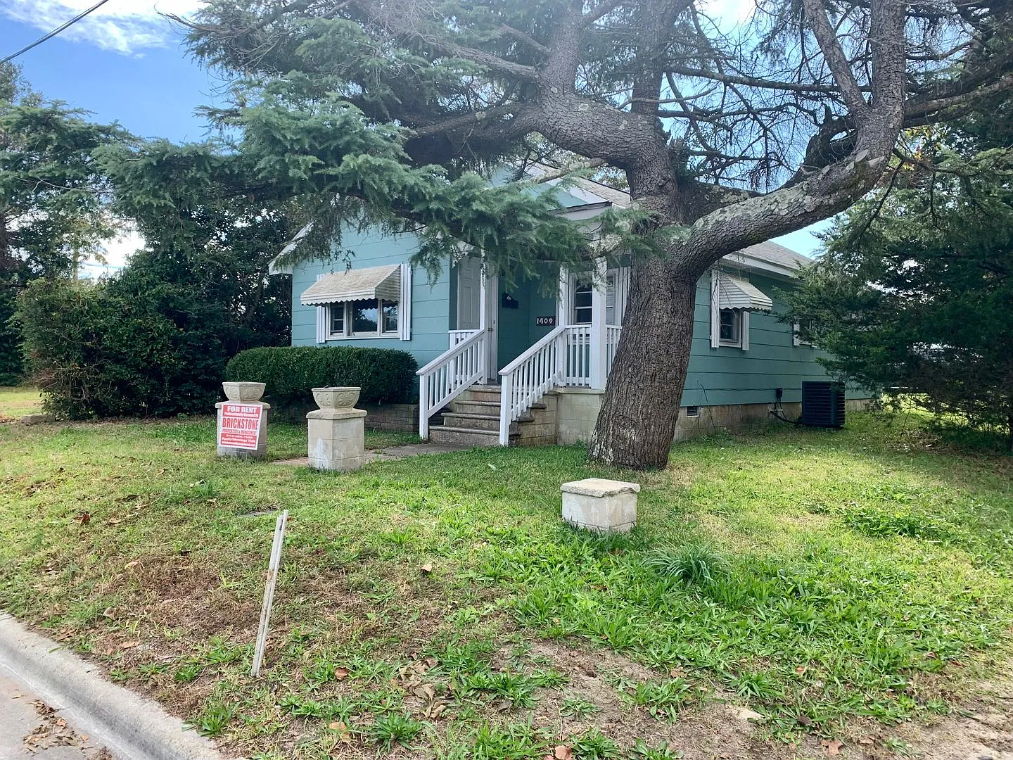 Promise Land North -- Charming 3 bedroom home in heart of Historic Walking District Downtown More... — Photo 4