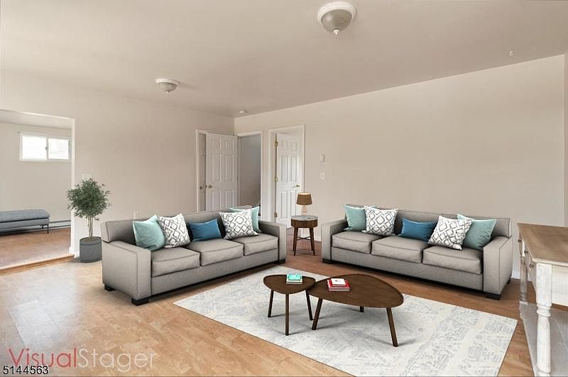 1st image of 909 Shady Ln