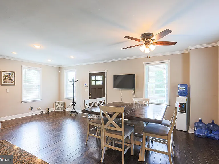 215 Clarendon Ave — Photo 31