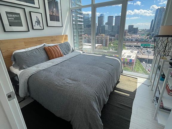 4th image of 616 W Fulton St #D1