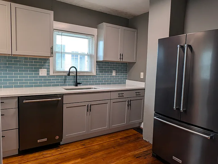 139 S Foster Ave — Photo 5