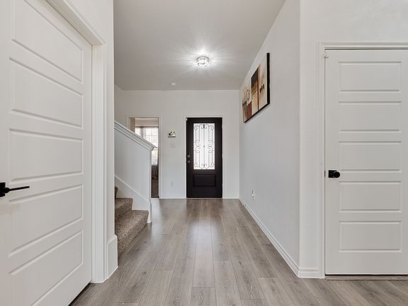 5th image of 1013 Slate Ln