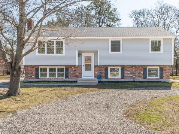 9 Meredith Drive, Teaticket, MA 02536