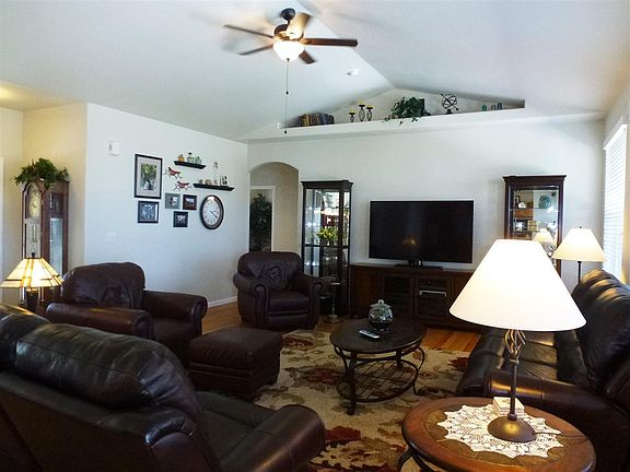 5th image of 3850 Sweetland Dr
