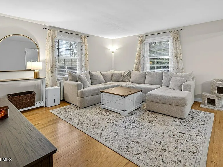 17 Schuyler Ave — Photo 4