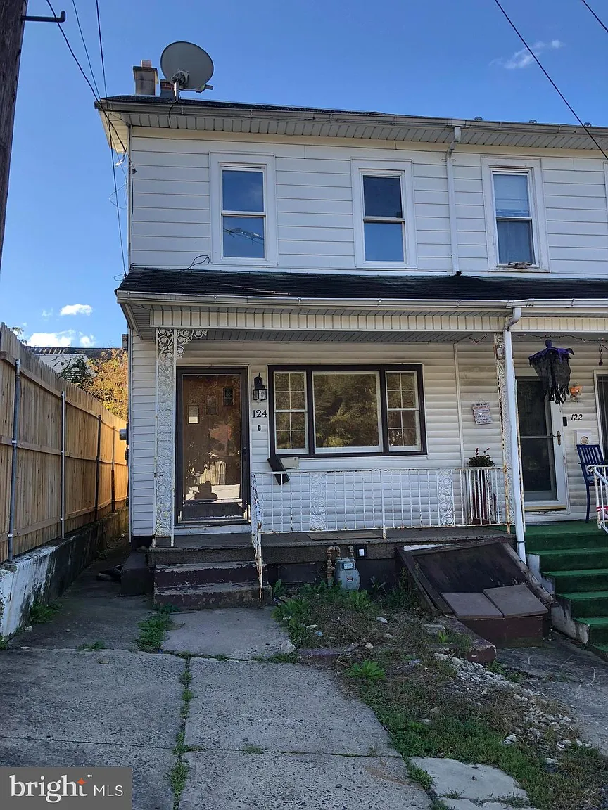 124 E Elm St photo 1
