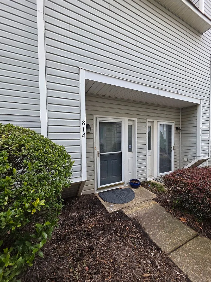 Pembroke Crossing Condos — Photo 2