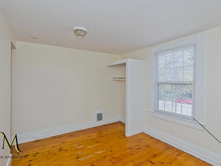 208-210 Fort Pleasant Ave — Photo 23