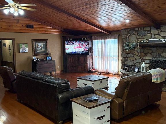 3rd image of 142 Guice Rd