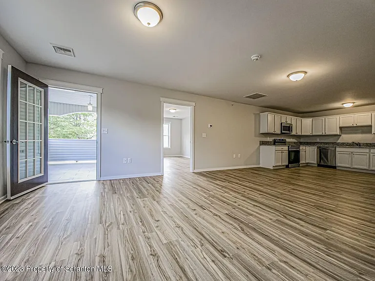 163 Bianca Way — Photo 4