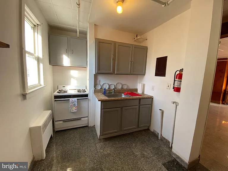 13 N East Blvd #2 — Photo 9