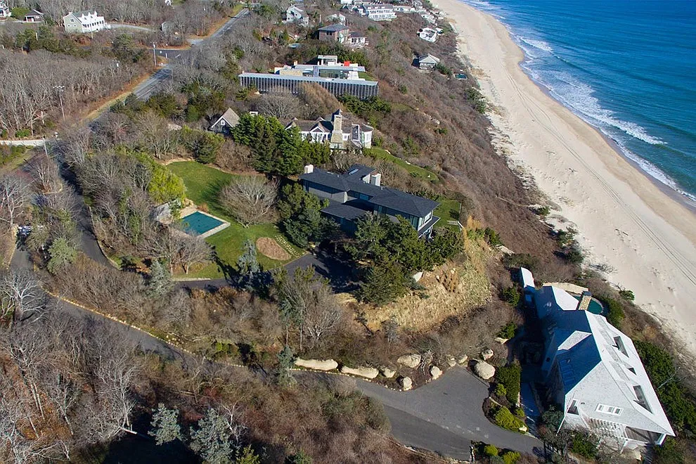 Designer's Oceanfront Rental — Photo 3