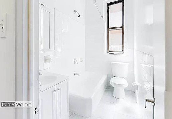 5th image of 4960 Broadway APT 2F