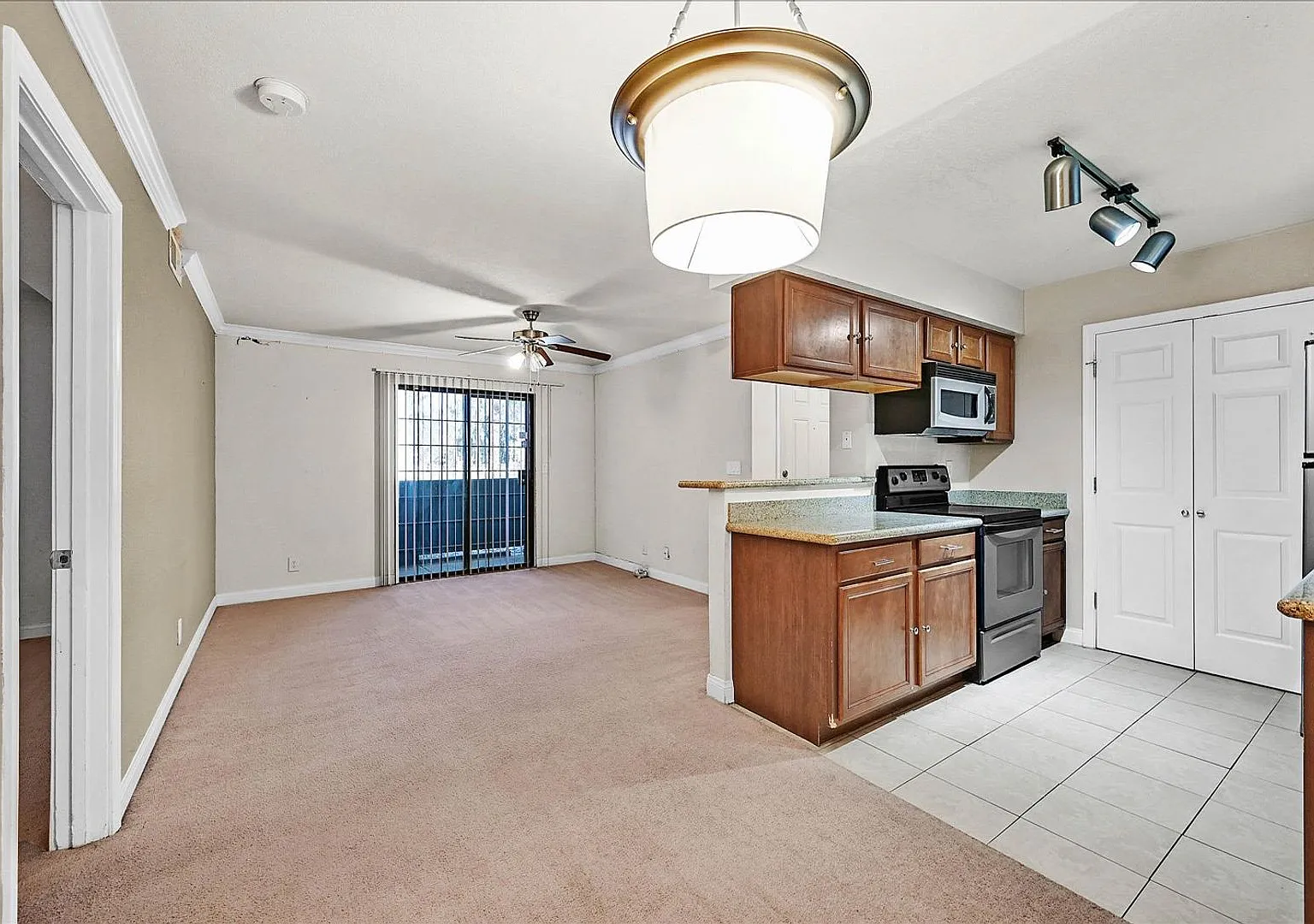 First floor 1-Bedroom 1-Bathroom Condo! — Photo 4