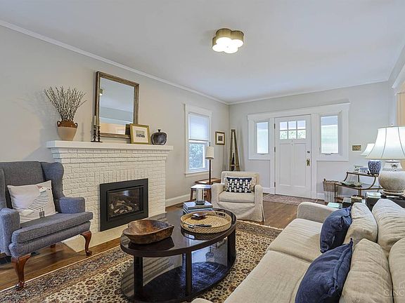 5th image of 3522 Pape Ave