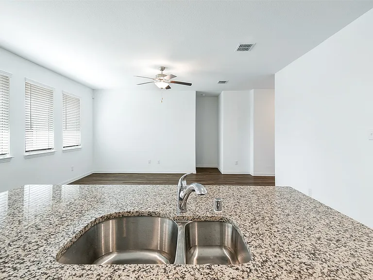 537 Robinson Way — Photo 8