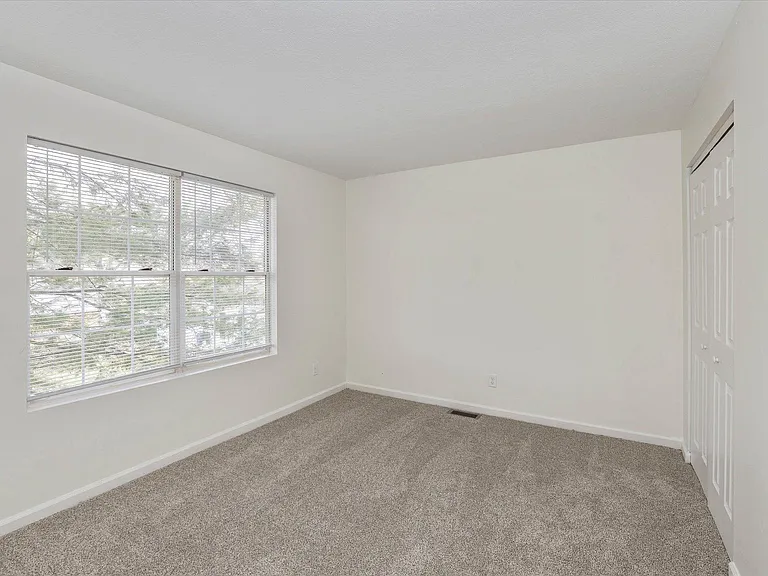 1116 W Lincoln St — Photo 14