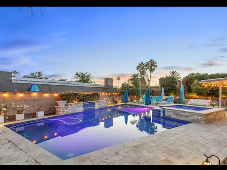 8249 E Redwing Rd — Photo 1