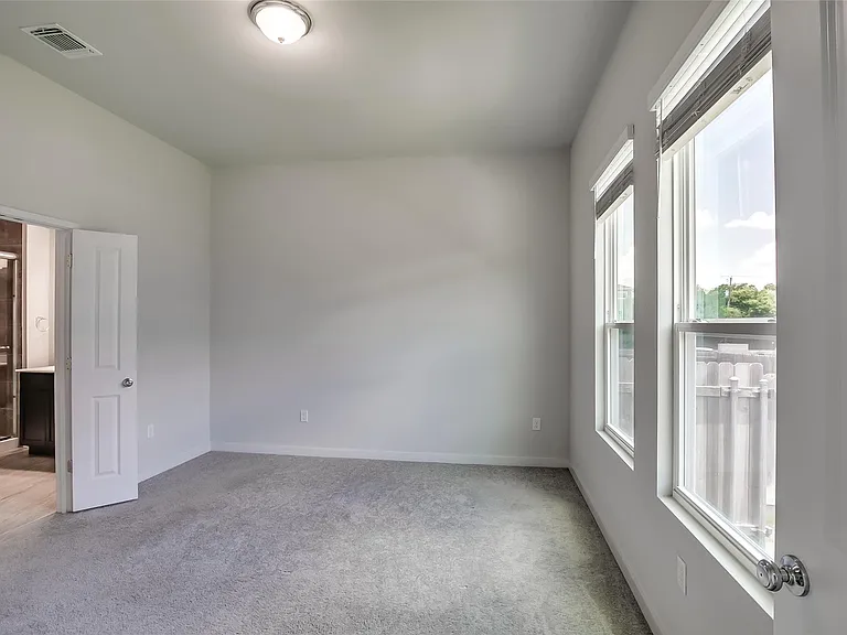 15107 Forum Ave — Photo 19