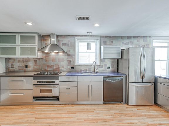 2nd image of 133 N 21st St APT 3