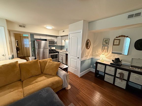 4th image of 4 N Auburn Ave APT B