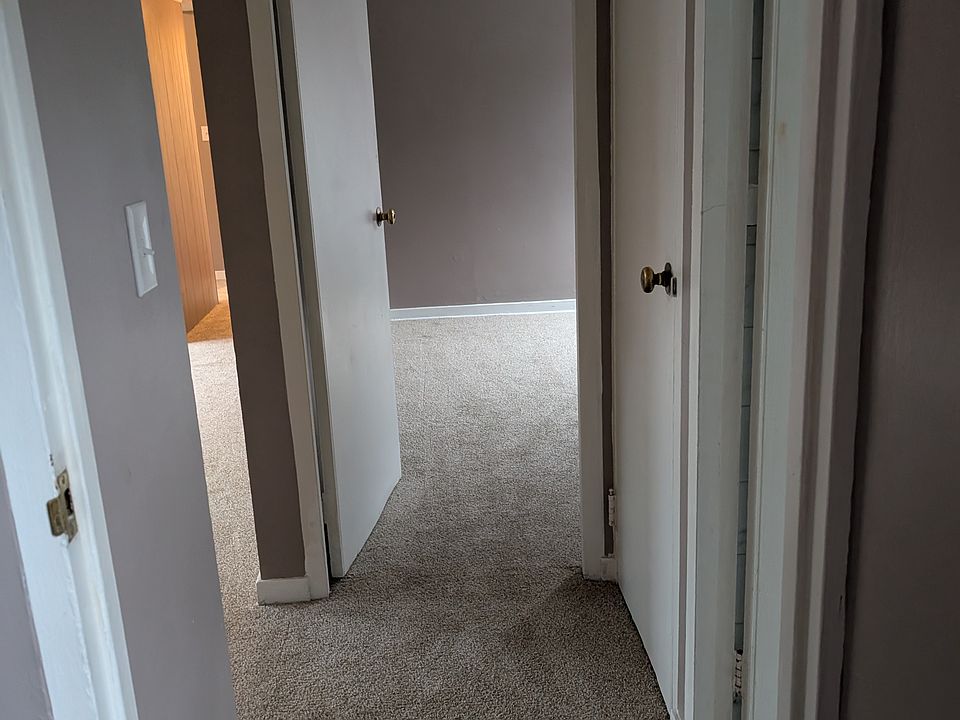 Hallway between bedrooms