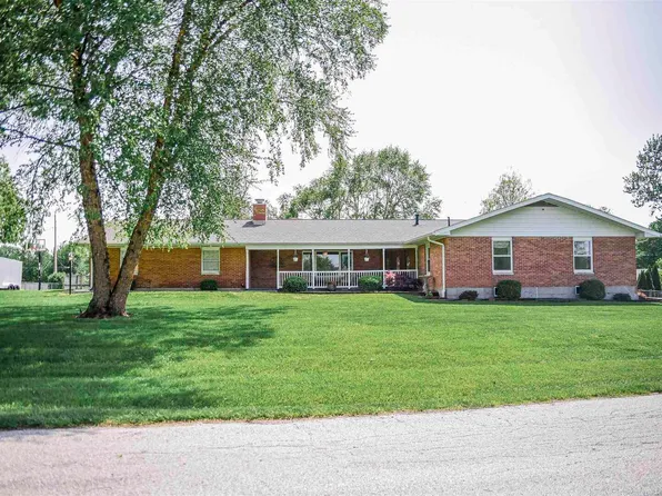3210 Golf Dr, Quincy, IL 62301