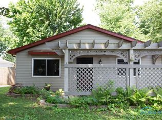 1861 Seaford Dr, Oregon, OH