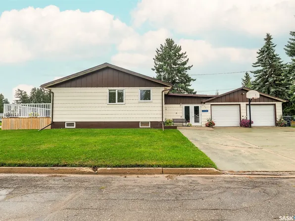301 9th Street E, Wynyard, SK S0A 4T0