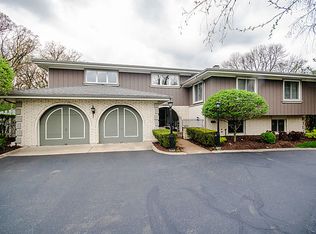 10S282 Argonne Ridge Rd, Willowbrook, IL 60527