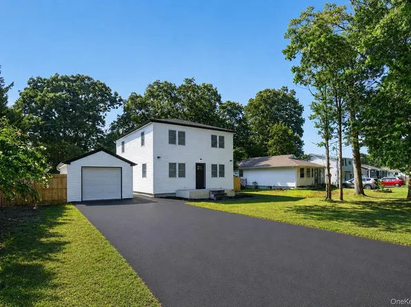 118 Floyd Road, Shirley, NY 11967
