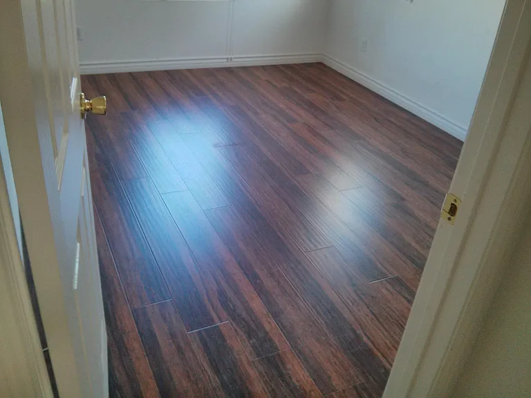 Another J&J bedroom with the full closet