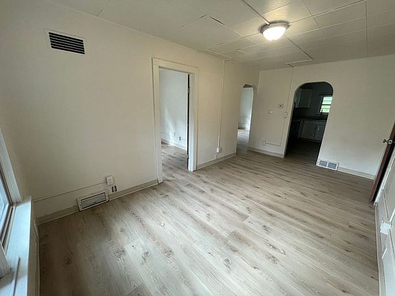 5th image of 2318 12th Ave N #3