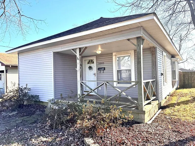1005 E Carter St — Photo 2