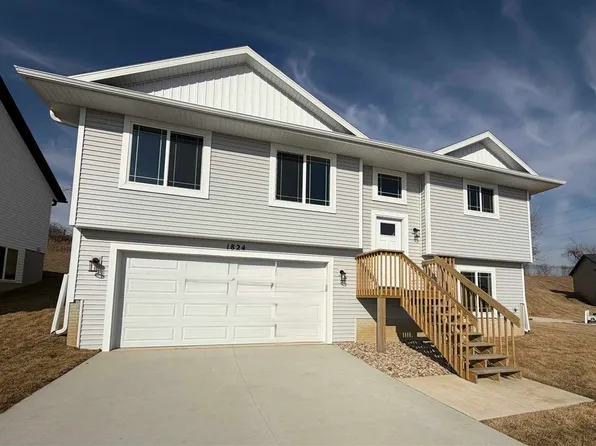 1824 Holly Meadow Ave SW, Cedar Rapids, IA 52404